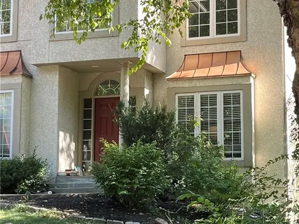 10121 NW River Hills Dr, Kansas City, MO 64152