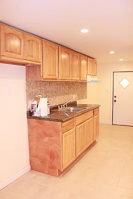 Rented by Realty 2000 Corp | media 20