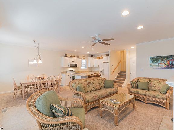 3rd image of 248 Simpson Ave #248