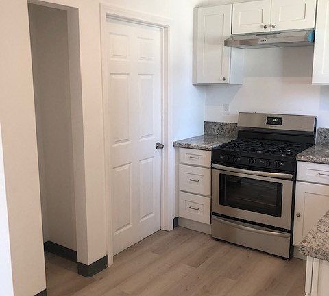 5th image of 8307 Bardwell Ave
