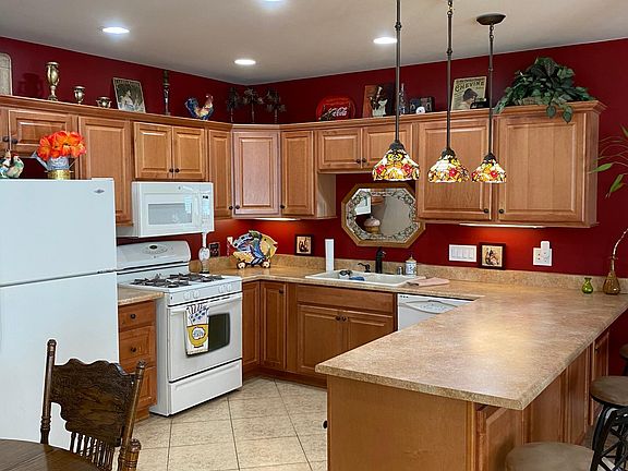 2nd image of 3329 Lake View Ter #A