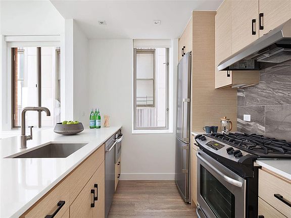 5th image of 15 Cliff St APT 5E