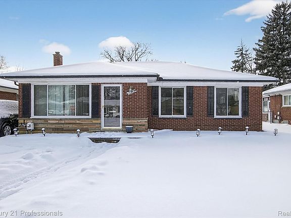 2nd image of 16786 Sprenger Ave