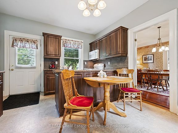 5th image of 25 Badenoch St
