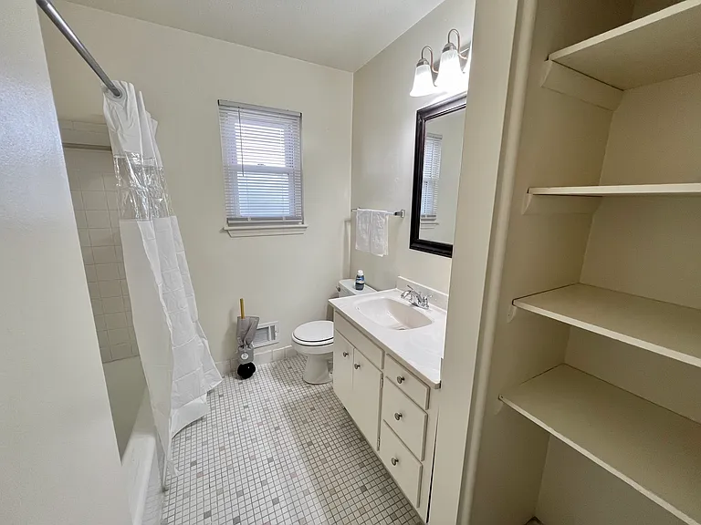 Mayfair Apartments — Photo 42