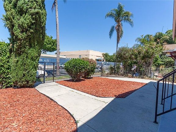 3rd image of 3962 1/4 S Hobart Blvd #3962-1/4