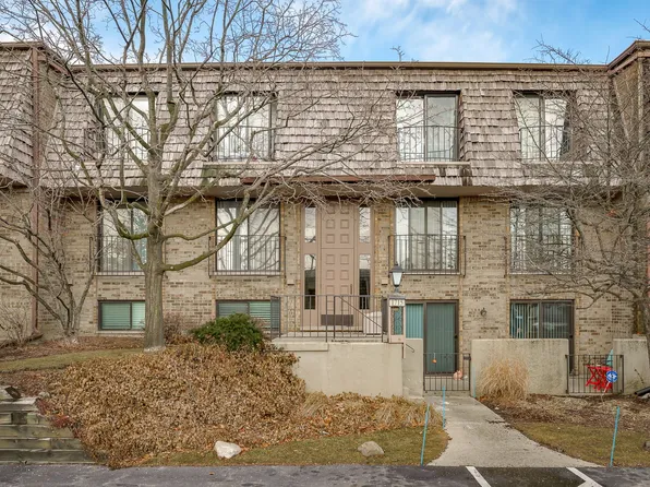1715 Northfield Sq APT C, Winnetka, IL 60093