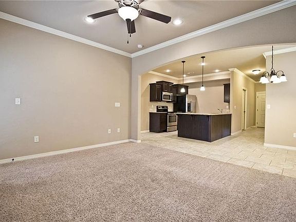 4th image of 2634 N Villa Blvd