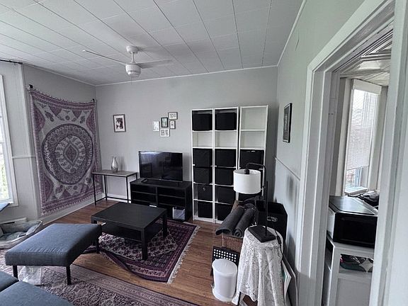 3rd image of 25 Webster Ave APT 2