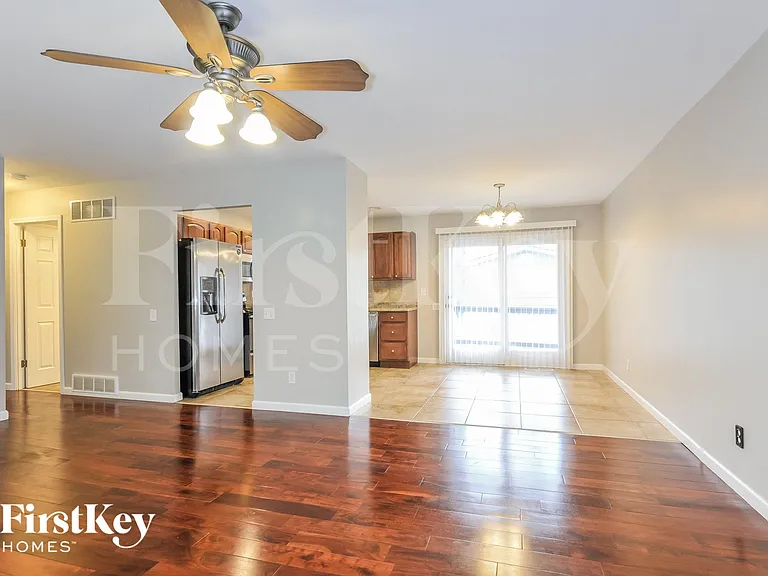 1562 Glenage Dr — Photo 5