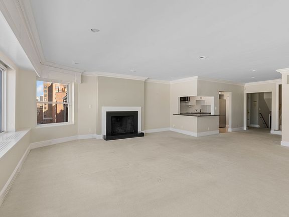 3rd image of 318 Beacon St #Penthouse 5