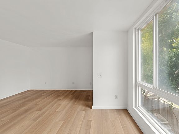 5th image of 109 S Horne St APT C