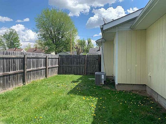 3rd image of 208 NW 16th St