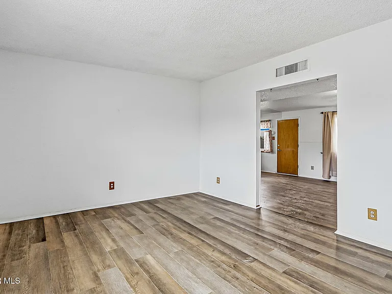 10520 Champlain St — Photo 29