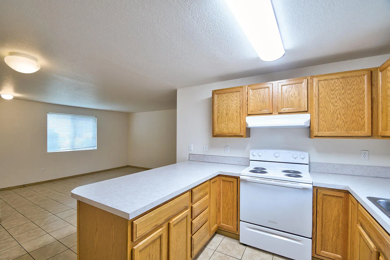 3 bed, 1000 sqft, $2,295 — Photo 2