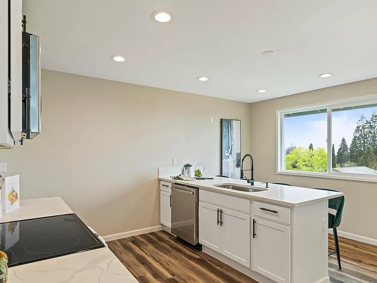 2615 E McLoughlin Blvd — Photo 15
