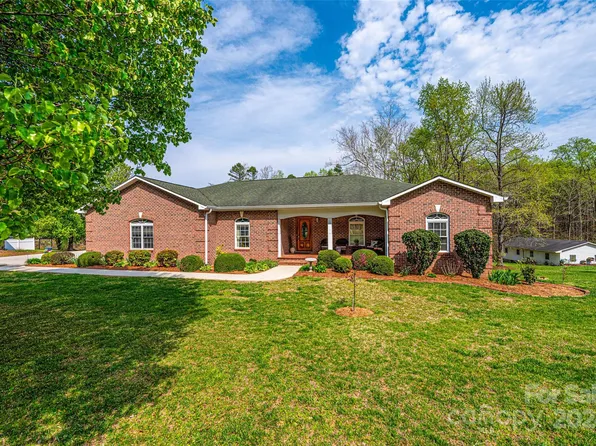 993 Laurel St NE, Valdese, NC 28690