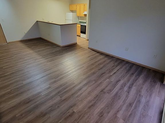 2nd image of 400 13th Ave NW