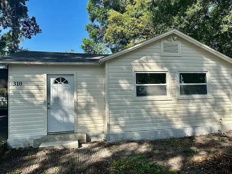 310 Cordova Rd — Photo 2