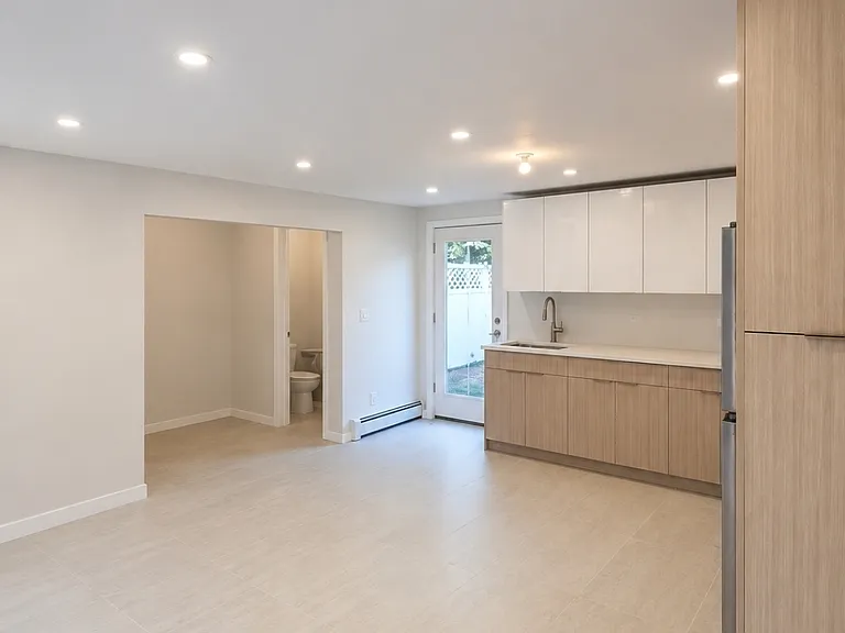 60 Schneider Ave — Photo 6
