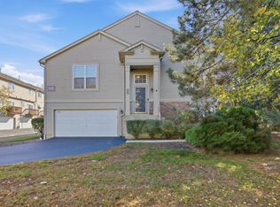 961 Ellsworth Dr #2, Grayslake, IL 60030