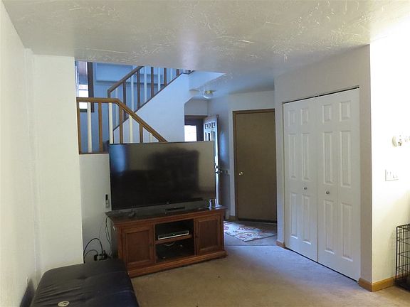 4th image of 567 E 8th Ave