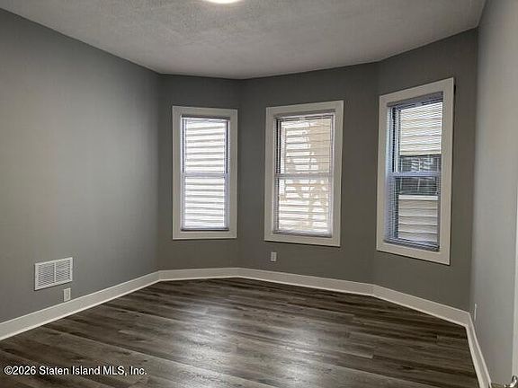5th image of 722 Bay St APT 1
