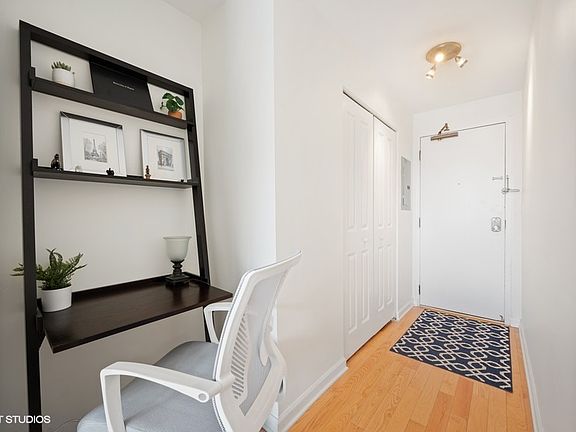 4th image of 3033 N Sheridan Rd APT 408