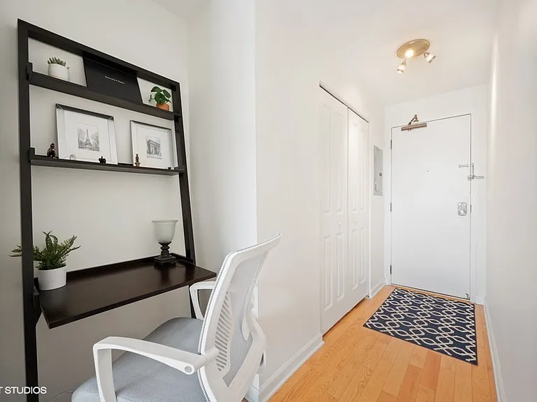 3033 N Sheridan Rd #408 — Photo 4