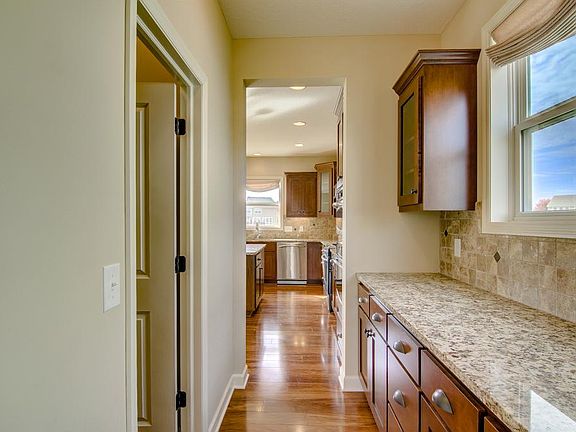 4th image of 3145 White Pine Way