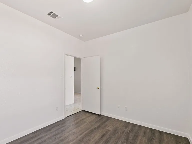 2302 S Bagdad Rd — Photo 17