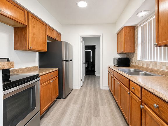 5th image of 810 Bay Vista Blvd S
