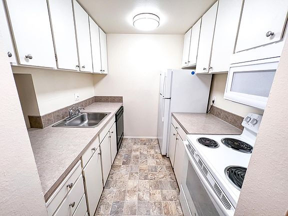 4th image of 9428 Ravenna Ave NE APT 307