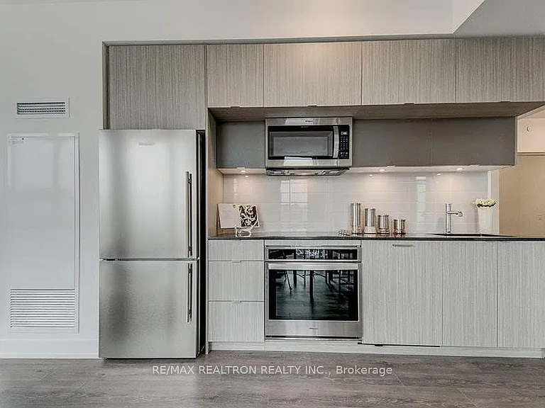 575 Bloor St E #2208 — Photo 13
