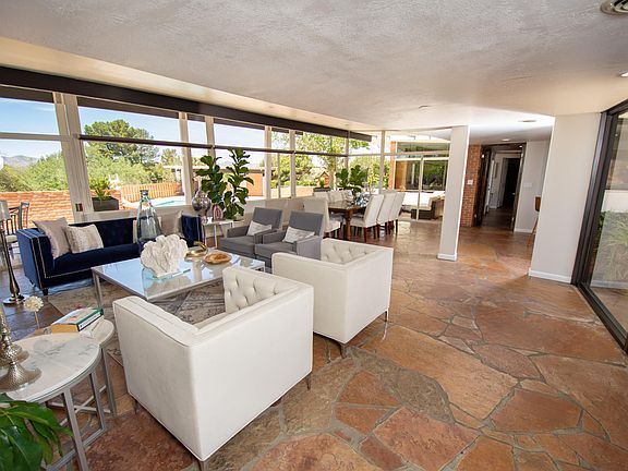 3rd image of 1070 E Valle Vista Dr