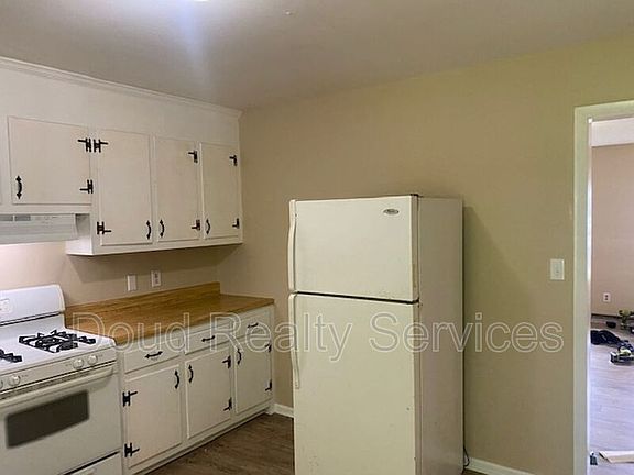 4th image of 219 Edison Ave