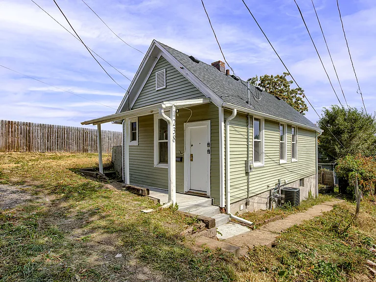 1240 S 15th St — Photo 3