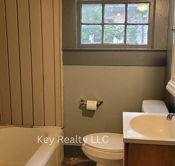 2315 Elliott St — Photo 8