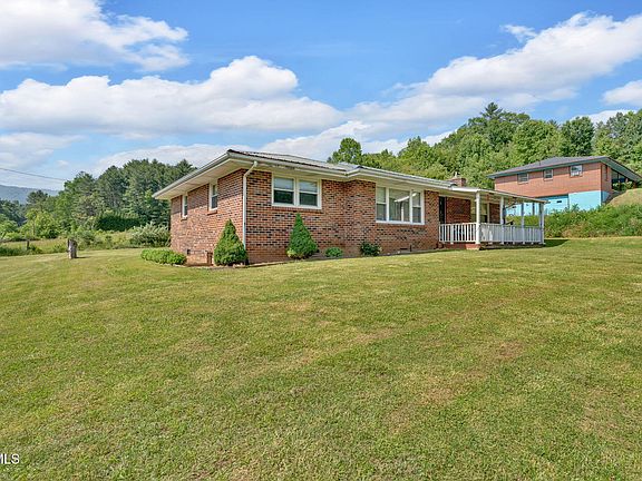3rd image of 125 Dogwood Ln
