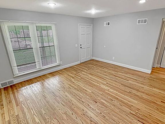 5th image of 240 Birchlawn Dr