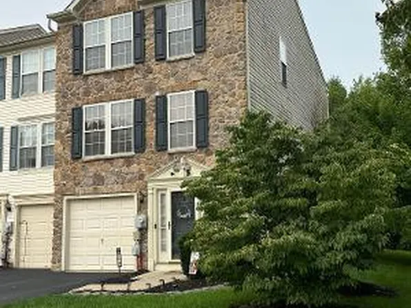 733 Waterway Ct, Quakertown, PA 18951