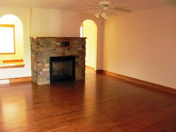5th image of 128 Finch Ct