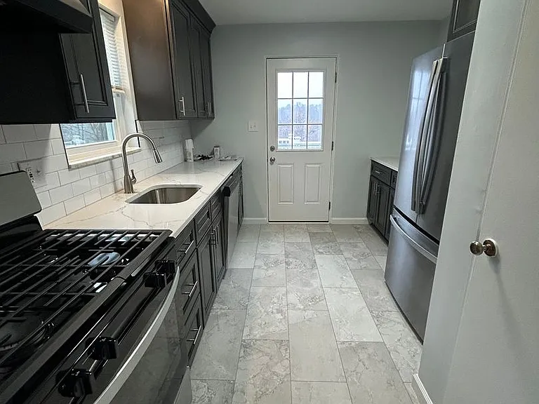 506 Crescent Boulevard Ext — Photo 16