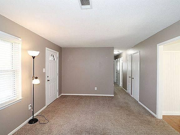 3rd image of 207 Stratford Dr