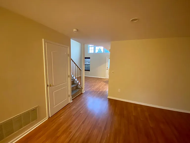 81 Amy Dr — Photo 2