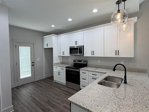5th image of 997 McCann Dr SE