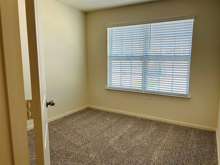 229 Marsh Ln — Photo 9