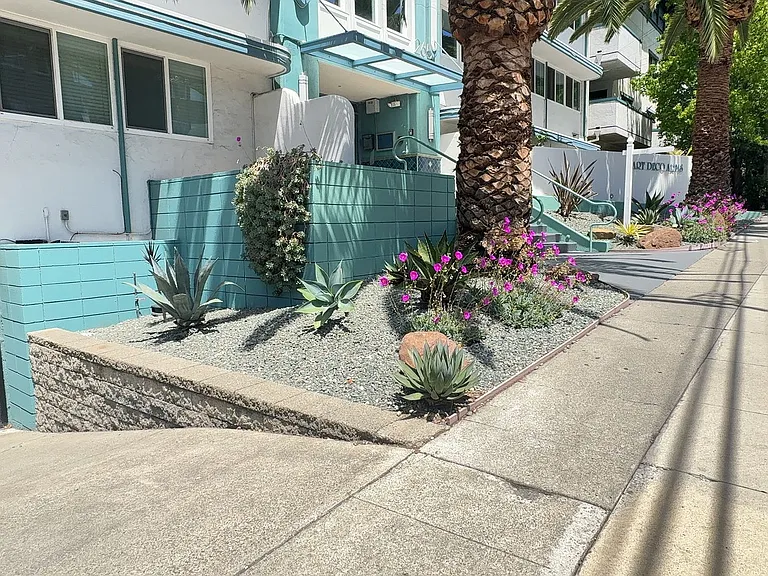 265 Vernon St — Photo 3