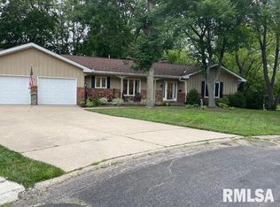 6803 N Bobolink Rd, Peoria, IL 61614