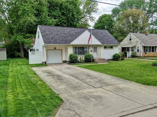 1408 Castlewood Ave SW, North Canton, OH 44720